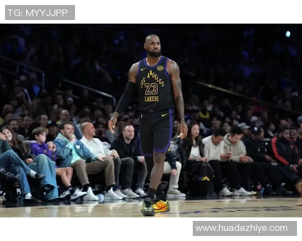 詹姆斯领衔湖人与快船对决数据分析与赛季表现总结